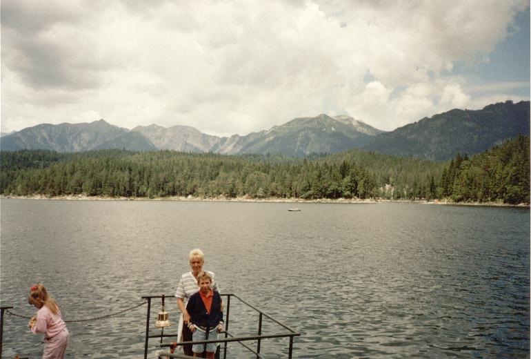 Blick auf den Eibsee am Fusse der Zugspitze