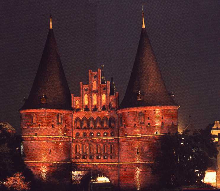 Holstentor bei Nacht