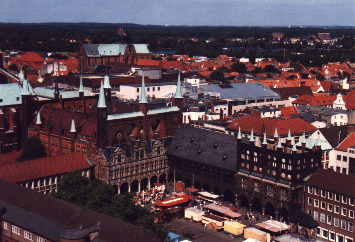 Blick auf Rathaus und Markt